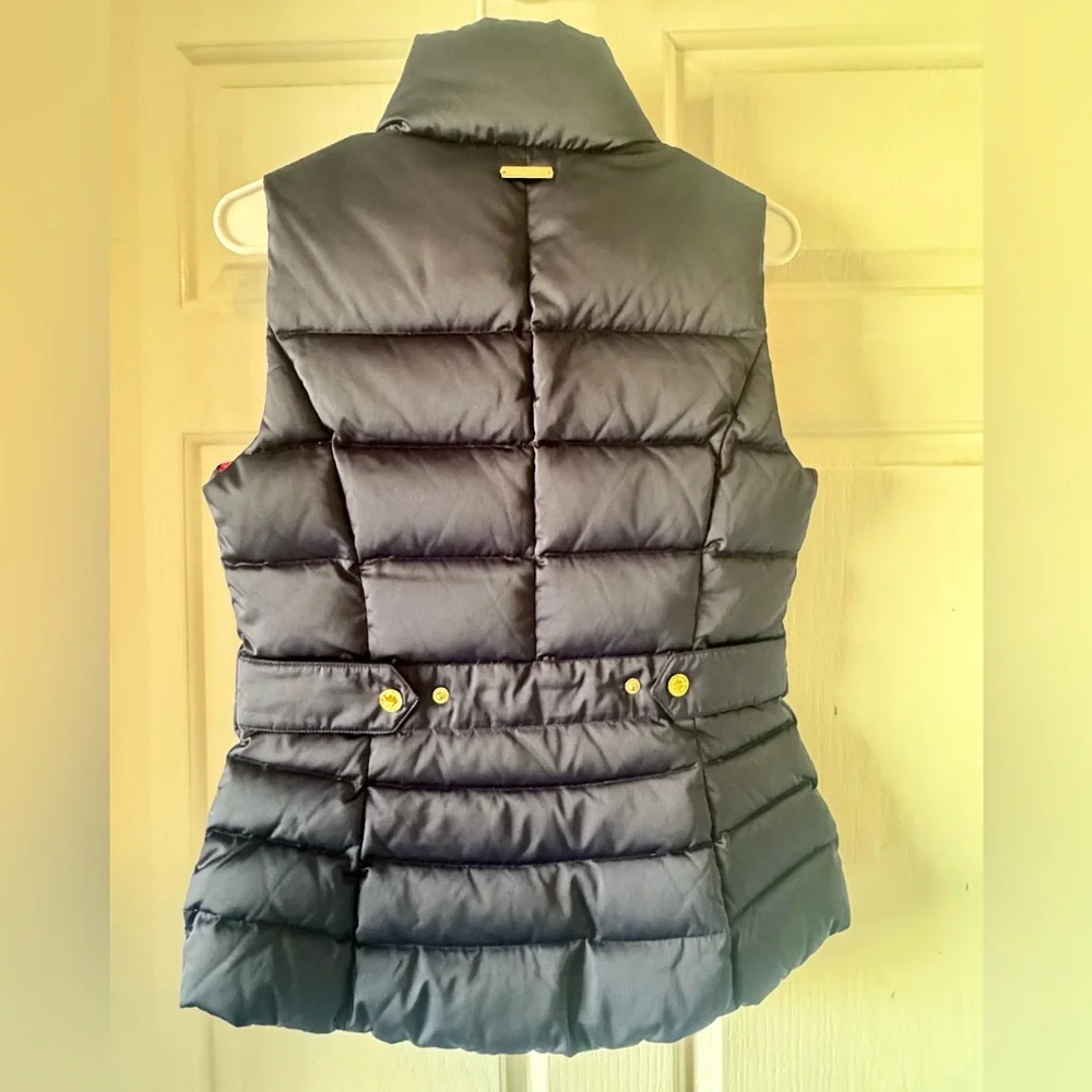 LILLY PULITZER Navy Fitted Slimming “Isabelle” Puffer Vest floral inner lining - Picture 13 of 16